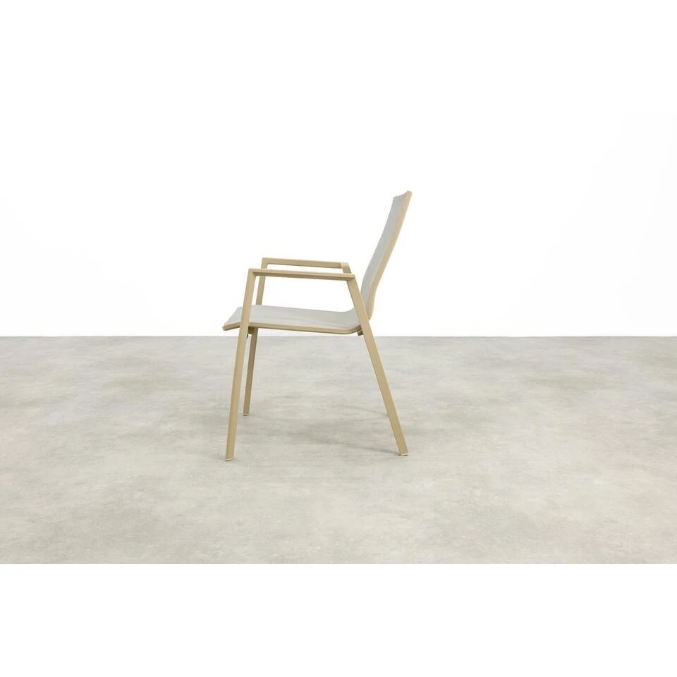 VDG Atmos Stapelbare Tuinstoel - Latte 5 VDG Atmos Stapelbare Tuinstoel - Latte - Afbeelding 3